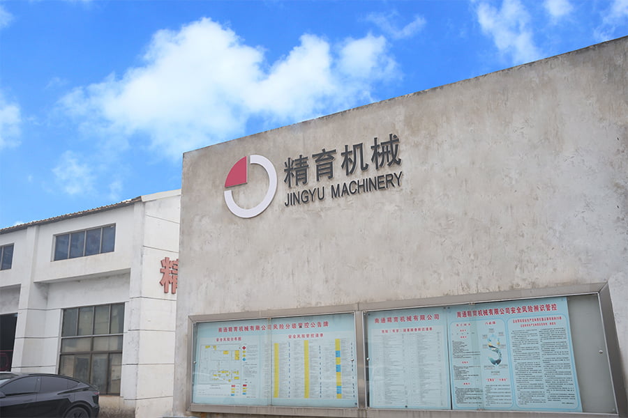 Taobh amuigh sa mhonarcha